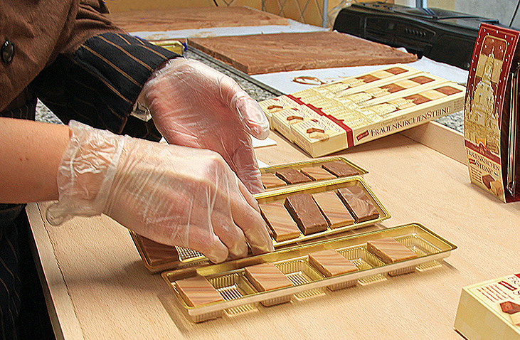 09_Verpacken der Frauenkirchensteine
